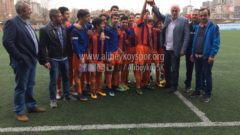 U15 takımımız şampiyonluk kupasını kaldırdı